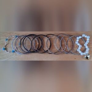 Lot Of 20 Bangles Multiple Colors Gold & Silver Tone Costume Bracelet Jewelry